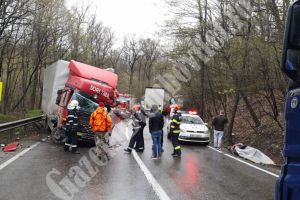 DRAGODANA: Trafic blocat pe DN 72 în urma unui accident între două TIR-uri