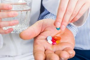 DECIZIE. Medicamentele pentru vârstnicii peste 65 de ani, achiziţionate de primăriile mureşene!