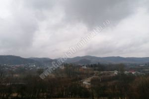 Vremea se menţine rece, temperaturile nu depăşesc 9 grade Celsius, iar vântul va avea intensificări