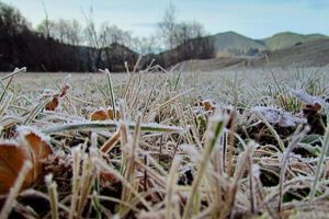 Temperaturi foarte scăzute, miercuri dimineaţă, la Botoşani. Mercurul termometrelor a scăzut până la -6 grade
