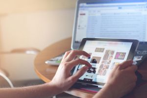Clase online pentru adolescenţi, „despre lucrurile care îi pasionează”, propuse de ...