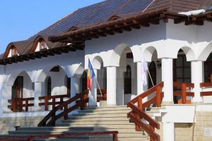 Donaţie de aproximativ 100.000 de euro făcută de Arhiepiscopia Sucevei şi Rădăuţilor ...