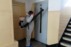Prundu Bârgăului: Primarul Doru Crişan anunţă dezinfecţia tuturor scărilor  de bloc
