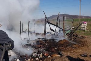 Incendiu la Glodeni, copil salvat in extremis