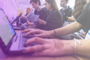 Târgul educaţional RIUF poate fi vizitat GRATUIT, online! Ce opţiuni au absolvenţii de liceu pentru studiile superioare