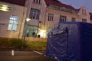 Spitalul din Lugoj a primit astăzi primii pacienţi suspecţi de coronavirus. Cinci asistente medicale infectate au fost trimise la Timişoara