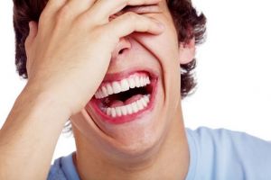 Mai trebuie să şi râdem! Un profesor din Oradea a scris un „păşuş” cu motivele pe care le pot invoca bihorenii, ca să iasă din case (VIDEO)