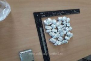 Canabis descoperit de poliţiştii de frontieră asupra a doi tineri din Maramureş