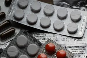 Paracetamolul se vinde cu porţia la farmacii – O persoană nu poate cumpăra mai mult de două cutii