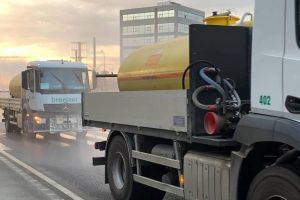 A început dezinfectarea străzilor din Timişoara, în zona AEM. Se intervine „în forţă”