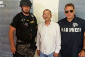 Contabilul mafiei italiene Camorra prins de români, a fost predat carabinierilor