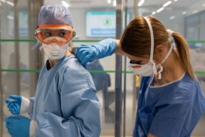 Aproape 360 de cadre medicale din toată ţara sunt infectate cu coronavirus