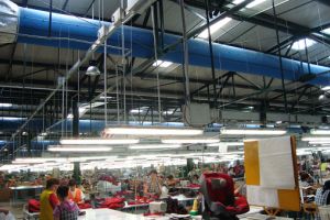 O fabrică din Botoşani anunţă că poate să producă combinezoane şi halate de protecţie