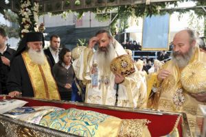 Procesiune inedită! În plină epidemie de COVID-19, racla cu moaştele Sfintei Cuvioase Parascheva de la Catedrala Mitropolitană din Iaşi adusă la Botoşani