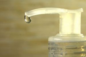 Primăria Sibiu achiziţionează dispozitive cu gel igienizant – Vor fi  montate la intrarea în scările de bloc