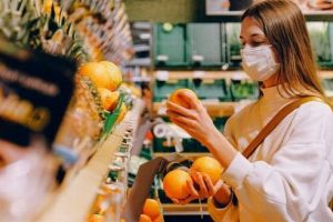 Studenţi la Medicină şi Farmacie, voluntari pentru susţinerea vârstnicilor din Târgu-Mureş