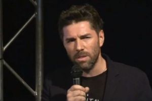 Alex Dima, mesaj furios: „I-am lasat sa ne conduca. Suntem in aceasta situatie din cauza unor imbuibati, slugi, spagari, lacomi, hoti, netrebnici si nemernici!”