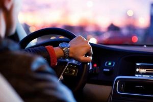 Ai voie să transporţi mai mult de 3 persoane în maşină?