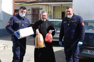 Protopopiatul Bistriţa, în sprijinul oamenilor străzii şi a altor nevoiaşi (FOTO)