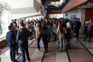 Studenţii Universităţii sunt îndemnaţi să-şi spună părerea despre cum se desfăşoară ...