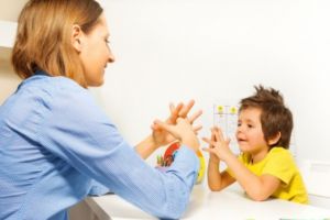 Zile libere de Paşte şi pentru părinţi în vacanţa elevilor. Anunţ oficial de la Ministerul Muncii