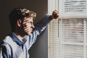 Când am putea să ieşim din nou din case – Estimările spun că la jumătatea lunii mai