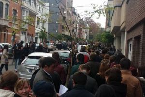 Un tanar roman din Diaspora il nimiceste pe Iohannis: Iohannis ştii ce e asta? Coada la care am stat sa te votez la Bruxelles acum 5 ani