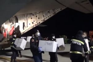 O aeronavă militară a adus materiale sanitare din Turcia