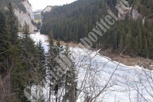 Covidul ne ţine în casă! Să călătorim prin imagini – Lacul Bolboci, îngheţat