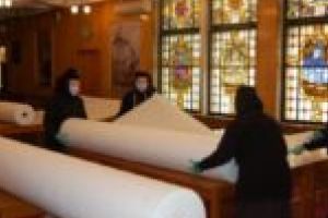Nădejde, solidaritate şi iubire! Măicuţele de la Mitropolia Banatului au confecţionat mii de cearşafuri şi prosoape pentru cei care se află pe patul de spital