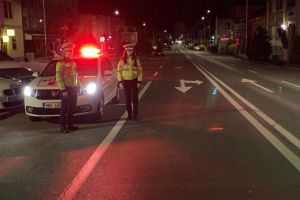 La plimbare fără permis şi fără a putea să-şi justifice prezenţa pe stradă! Tânăr din Sebeş depistat de poliţişti şi cercetat penal
