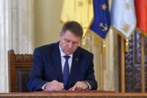 Legea care prevede majorarea salariilor de bază pentru unele categorii de bugetari, promulgată de preşedintele Iohannis