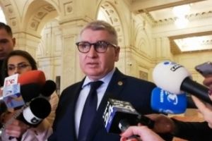 Ei tin cu bãncile, nu cu românii! PNL atacă la CCR legile privind amânarea plăţii ratelor bancare şi suspendarea plăţii la utilităţi