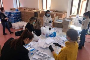 Baia Mare – 50 de mii de pachete cu mănuşi, măşti, spirt şi dezinfectant vor fi împărţite fiecărui locuitor din municipiu