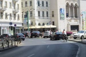 Trotuare-şotron şi pe Bd. Republicii. Prima pistă de biciclete de pe carosabil din istoria oraşului va fi pavată pe trotuar