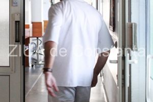 Dosar penal pentru un director medical al unui spital din Capitala, reclamat ca nu a dat suficiente masti angajatilor