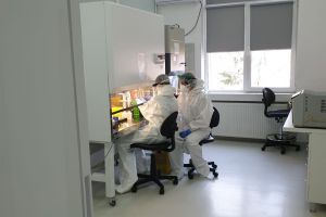 Spitalul Clinic Judeţean de Urgenţă Braşov a achiziţionat un sistem pentru efectuarea testelor COVID-19. 15 paturi de terapie intensivă sunt pregătite în cazurile grave