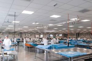 Franţa şi SUA se luptă pentru măştile chirurgicale produse de China: Pe pistele aeroporturilor, americanii plătesc cash de trei sau patru ori mai mult