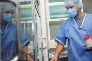 ALARMANT! Sute de cadre medicale infectate cu Covid-19! Repartiţia cazurilor pe judeţe