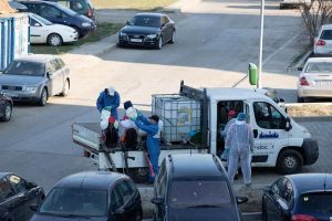 Toate scările de bloc din cartierul Obcini au fost dezinfectate vineri