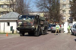 Peste 70 de militari au venit să ajute la dezinfecţia Sucevei