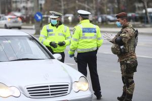 Inedit! Mamă şi fiică ridicate de pe stradă de poliţiştii din Botoşani