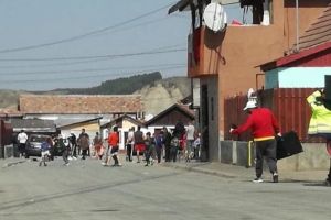 FOTO: Petrecere PE STRADĂ în plină PANDEMIE la Turda