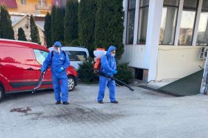 Dezinfecţie în scările blocurilor din Bistriţa, dar şi în spaţii publice. Apelul primarului Ovidiu Creţu