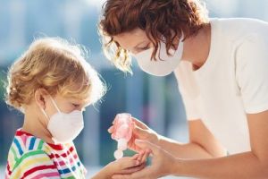 Organizaţia Mondială a Sănătăţii deschide calea spre utilizarea extinsă a măştilor