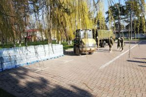 19.800 de litri de apă şi o tonă de conserve de icre de peşte, donate Spitalului Judeţean ...