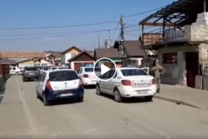 Petrecăreţi din Turda, băgaţi în casă cu armata şi poliţia VIDEO