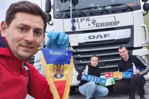 Un român din Germania cumpără apă, mănuşi şi dezinfectant pentru şoferii de TIR din parcări