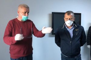 Punerea în funcţiune a aparatului pentru depistarea SARS-CoV-2, pe ultima sută de metri/ Cinci medici din judeţ vor fi instruiţi în centre de prestigiu din Bucureşti