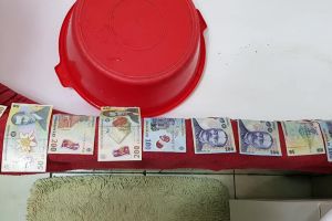 Teama de virusul COVID-19! O familie din Botoşani şi-a spălat banii încasaţi de pe urma unei afaceri pe care o derulează